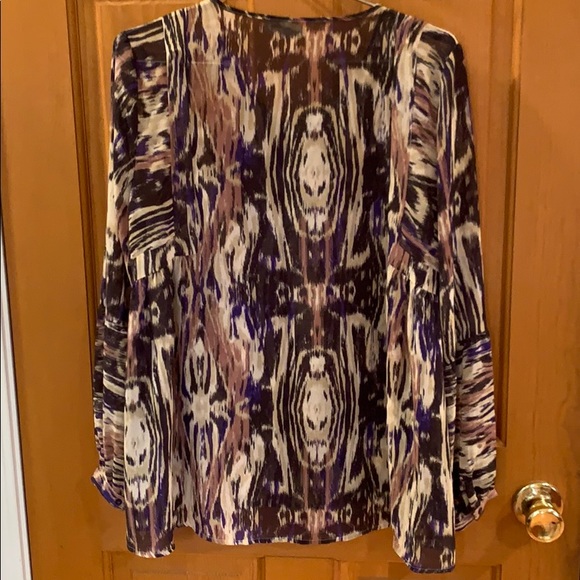 Flowing Printed Blouse with Peplum Sleeve - Picture 5 of 6